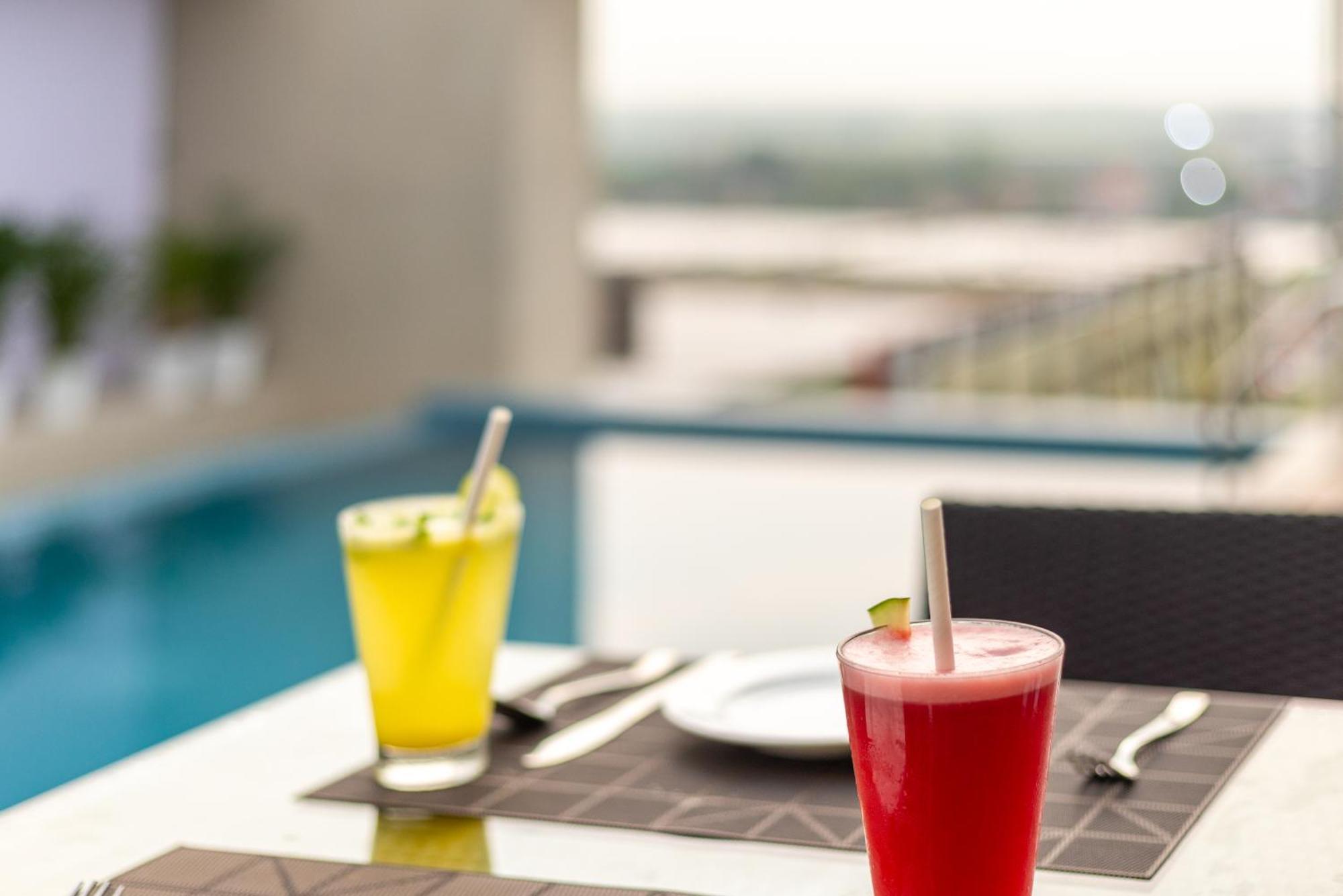 Presidency Airport Hotel Kochi Exterior foto