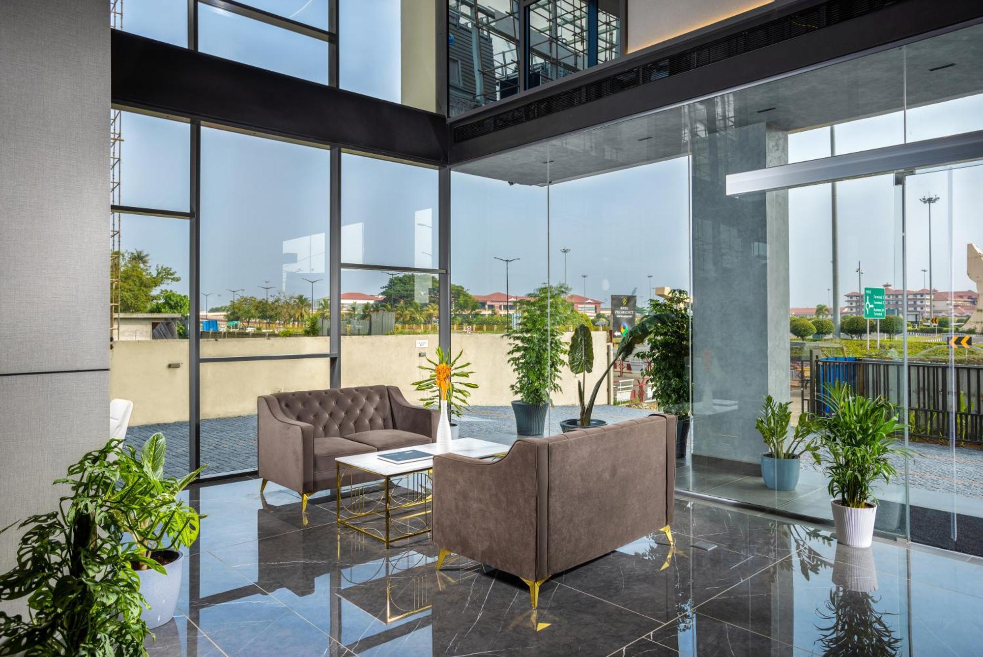 Presidency Airport Hotel Kochi Exterior foto
