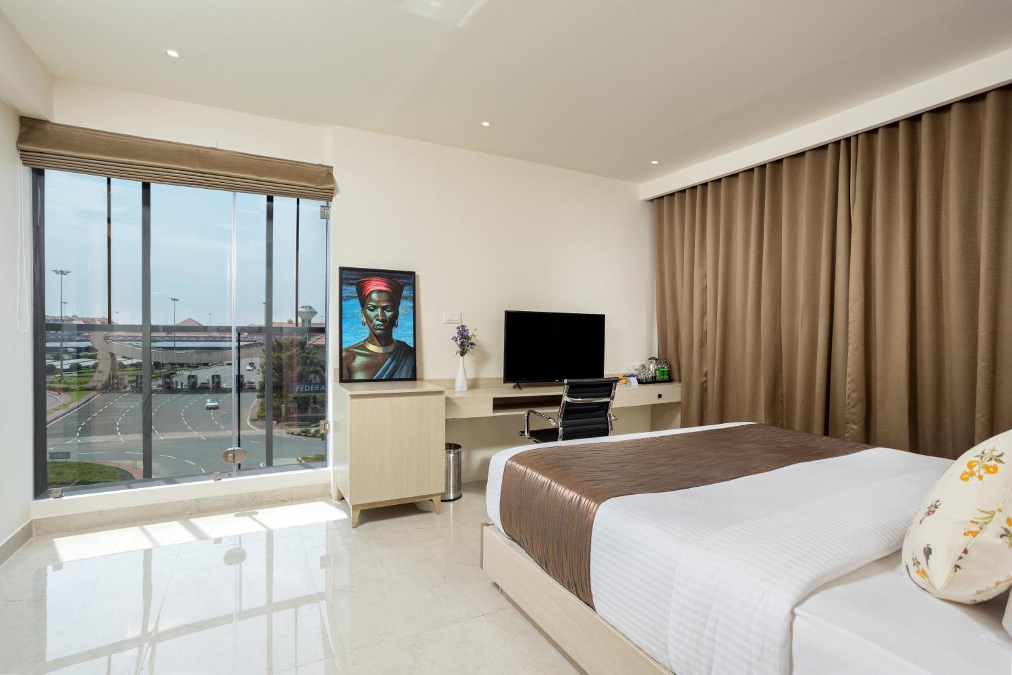 Presidency Airport Hotel Kochi Exterior foto