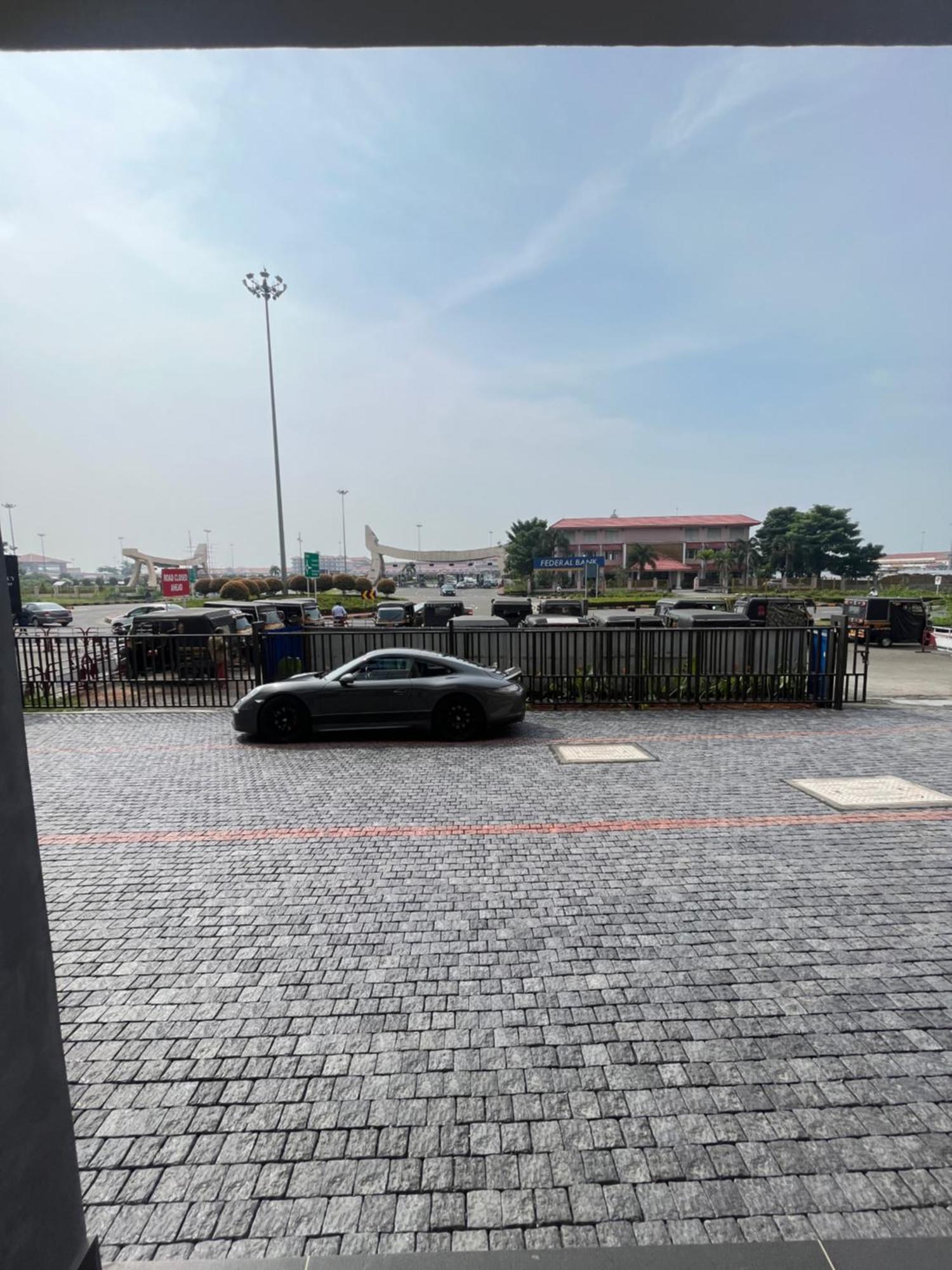 Presidency Airport Hotel Kochi Exterior foto
